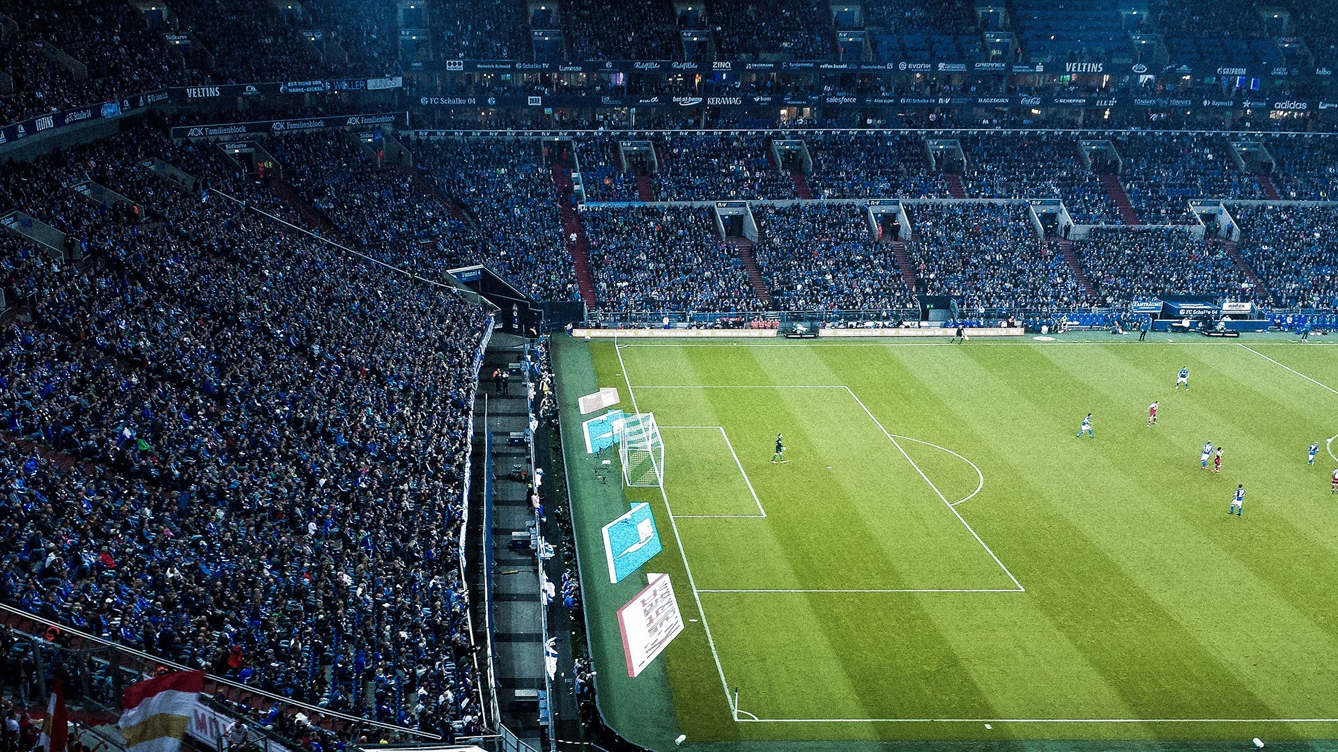 防守反击球队是否以中场硬度弥补边路劣势,防守反击的球队